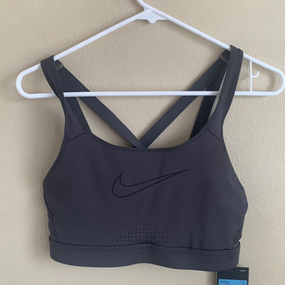 NEW NIKE SPORTS BRA - High Impact, High support